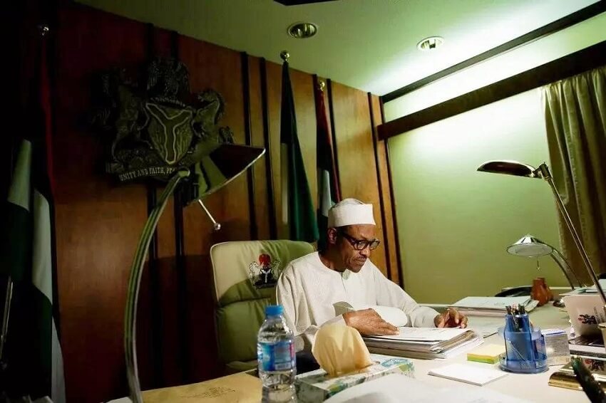 President-Buhari-working (1)