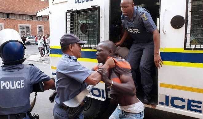 South-African-Police-Xenophobia-660x4