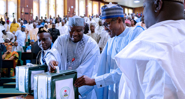 Buhari-presents-2018-budget