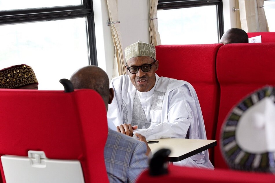 Muhammadu-Buhari-train-ride (1)