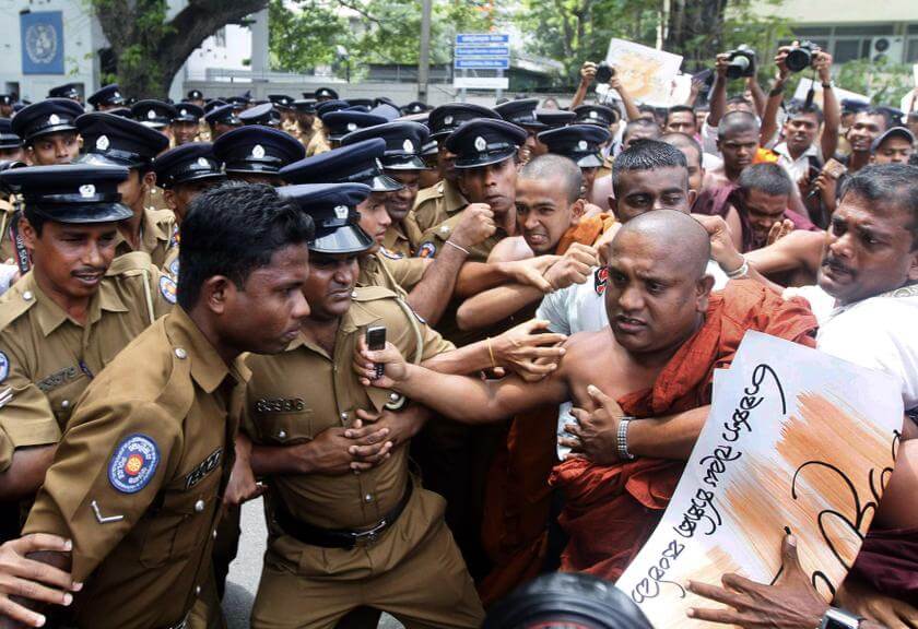 Sri-Lanka-Buddhist-Muslim-clash (1)