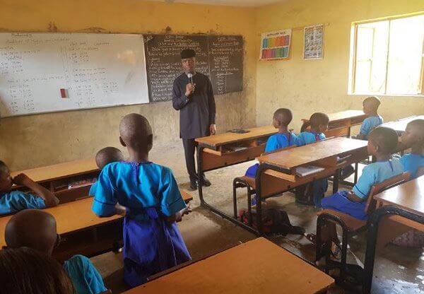 Osinbajo-visits-Alagbaka-State-Primary-School-Akure-Ondo-by-NOVO-ISIORO7-768x532 (1)