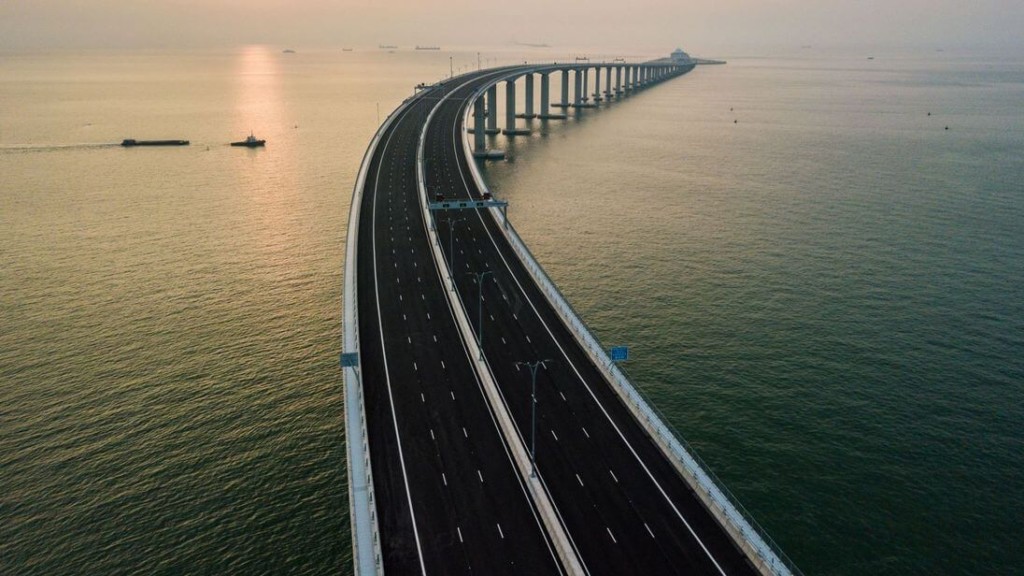 Chinas-Worlds-Longest-Sea-Crossing-Bridge