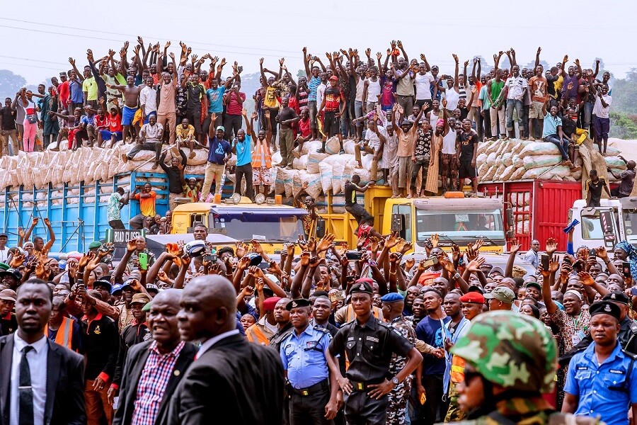 Mammoth-Crowd-Welcomes-Buhari-In-Ondo