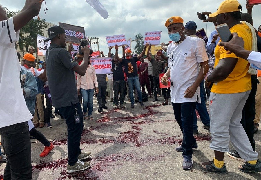 EndSARS-Sowore-RevolutionNow-Protesters-Storm-Force-Headquarters