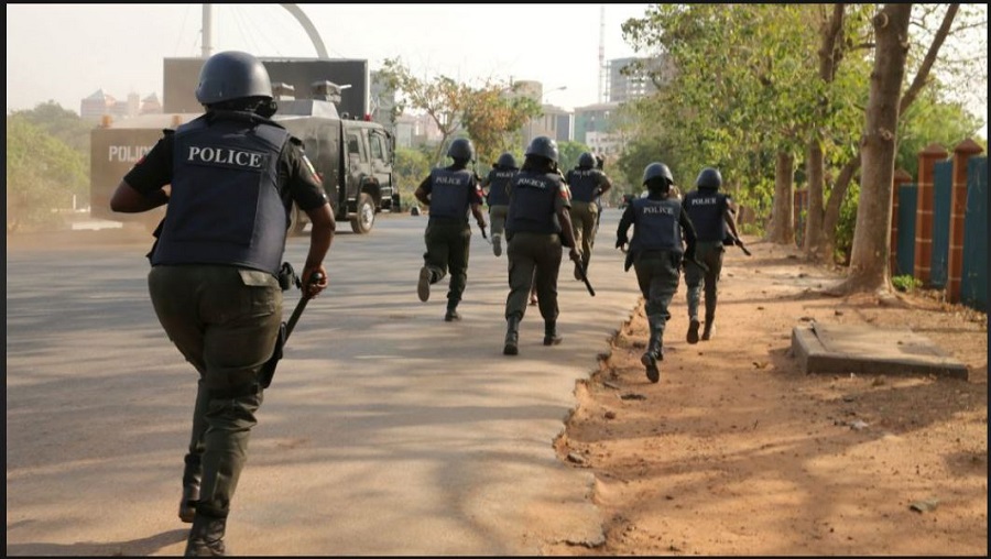 Armed Protesters Disrupt Commercial Activities In Osogbo Over Tribunal Sacking Of Gov Adeleke