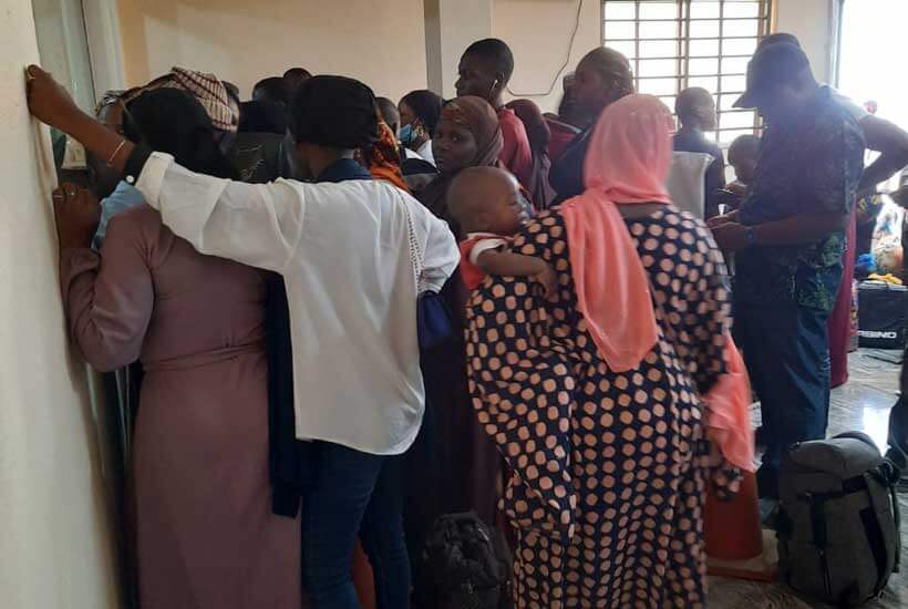 1 Passengers at Rigasa Ticketing Office waiting to buy tickets confirm purchased tickets about 45 minutes to the boarding hour. 1 | E-Ticketing: ‘Passengers Are Angry With Us, We Are Frustrated’—Railway Workers Lament Inability To Verify NIN | The Paradise News