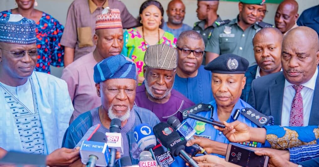 Retired IGP Sunday 1 | PSC: Arase Kicks Off Tenure With High-Level Meeting With Retired, Serving Police Chiefs | The Paradise