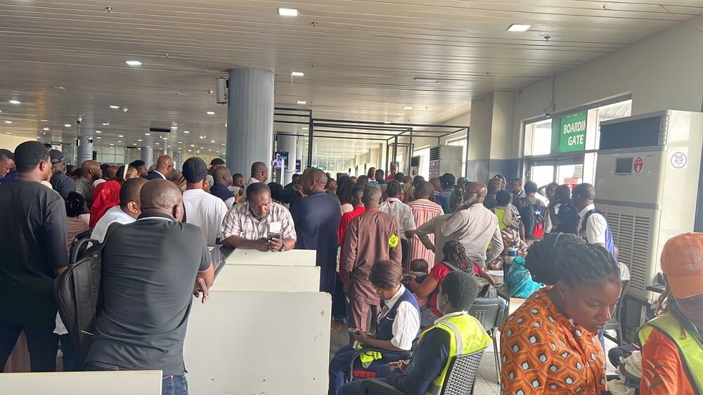 Air-Peace-Passengers-Prevent-Lagos-Flight-From-Take-Off
