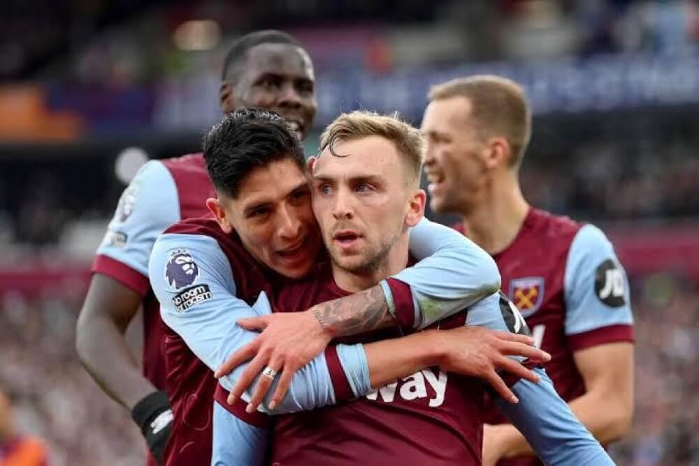 West Ham Players Celebrate With Bowen Against Manchester United