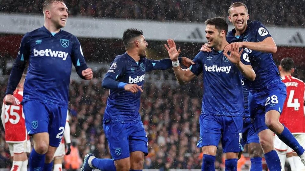 West Ham Players Celebrate Against Arsenal