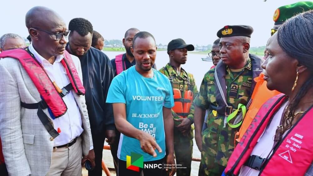 NNPC Ltd GCEO, Defence Chief Inspect Illegal Vessel Arrested In Warri