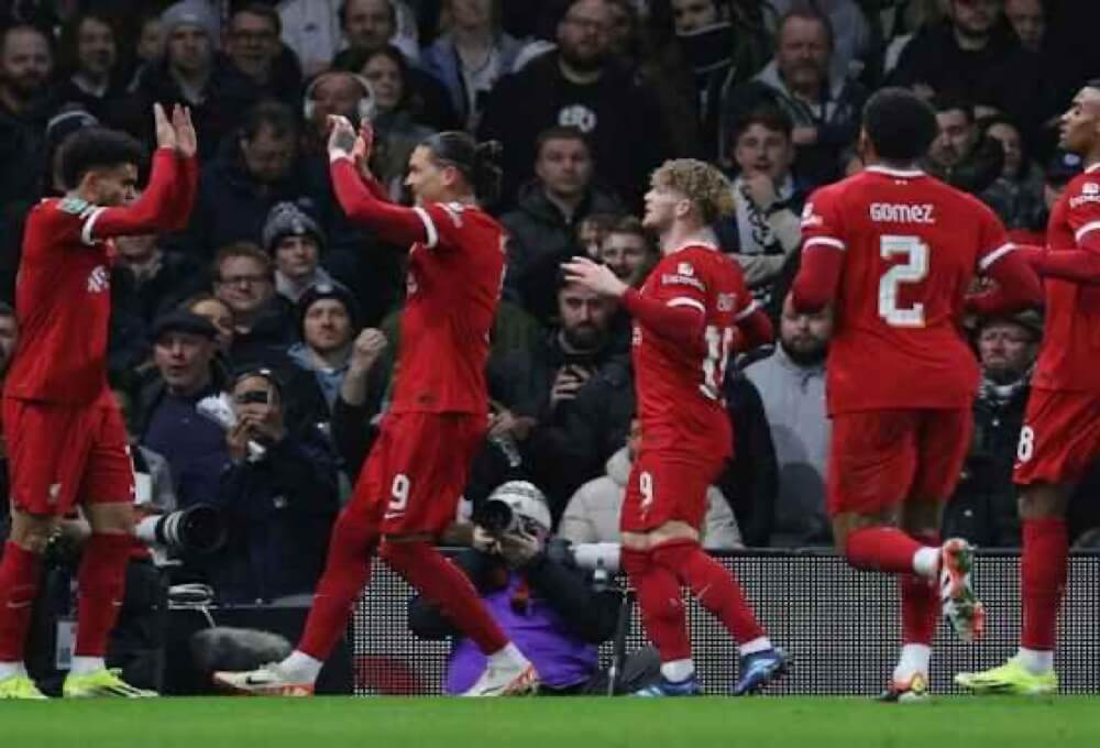 Liverpool Players Celebrate Against Fulham
