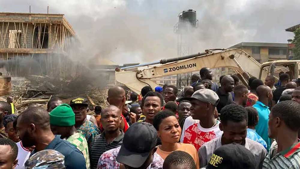 Anambra State Governor, Prof. Chukwuma Soludo Visits Venue of Building Collapsed At Oduigbo Ochanja Market