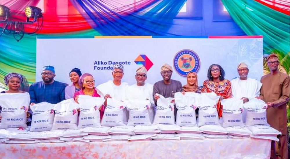 Dangote-Gives-Lagos-80000-10kg-Bags-Of-Rice