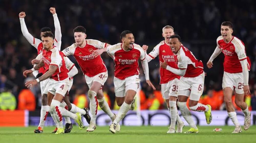 Arsenal Players Celebrate Against Porto