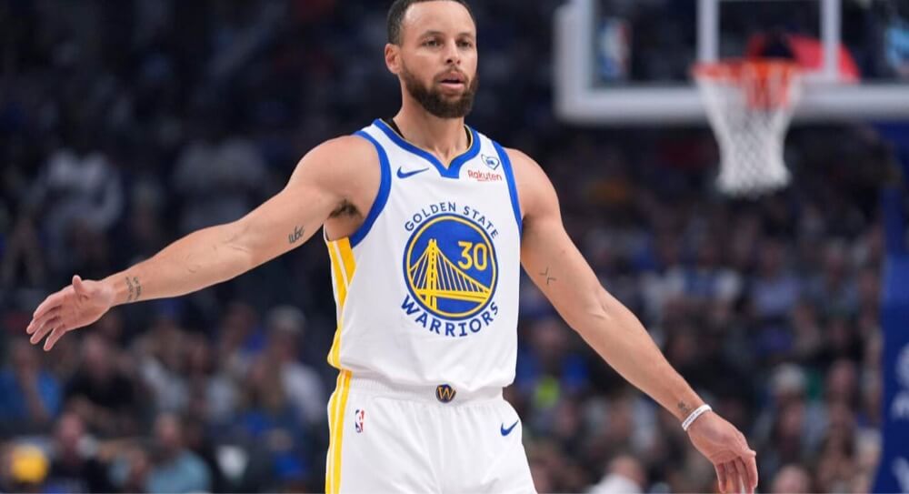 Stephen Curry Wins NBA Clutch Player Of The Year Award