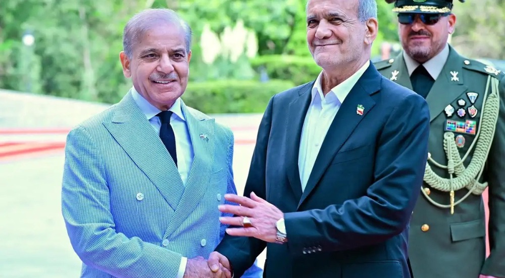 Iran, Pakistan Presidents Speak On Phone Over War, Regional Security